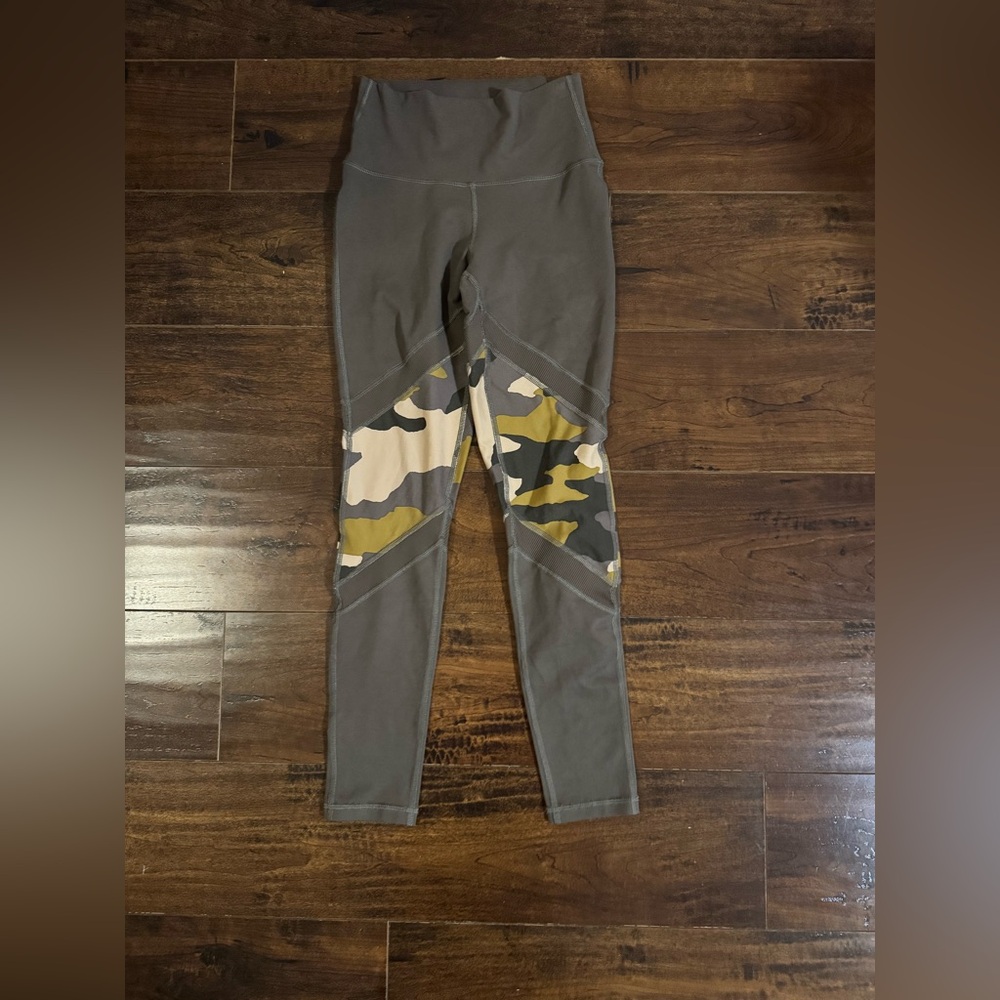 Women’s Aerie Offline The Hugger High Rise Camo Leggings Small